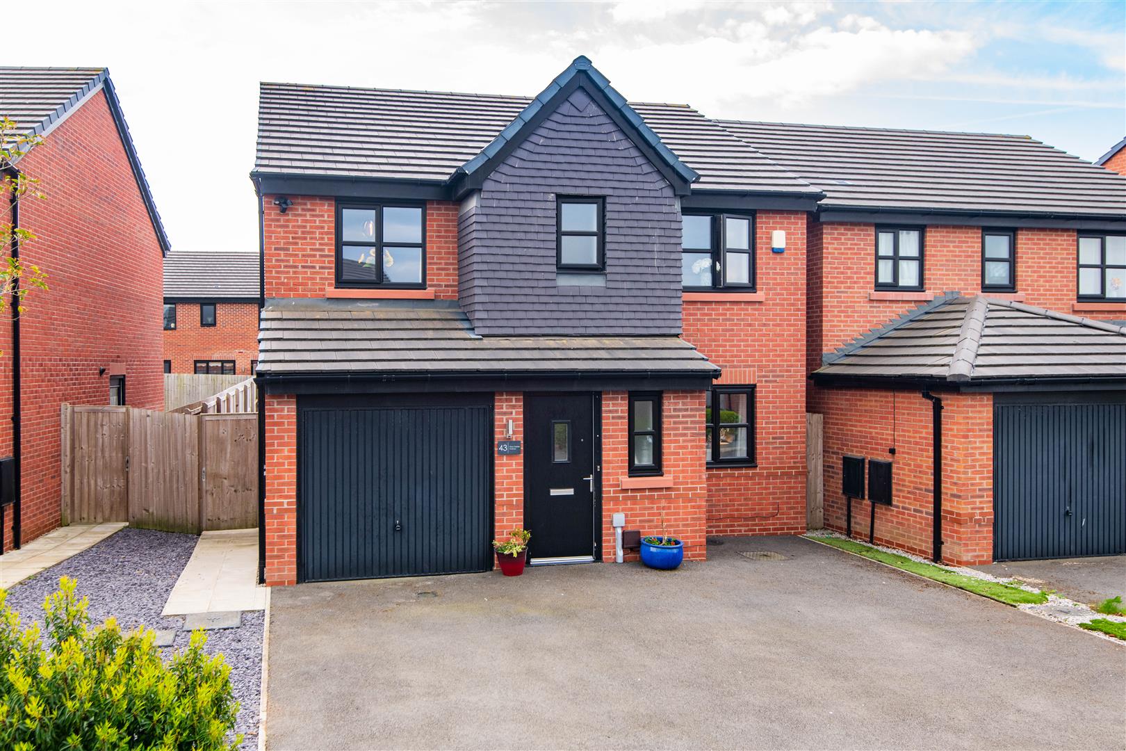 4 bed property in Grey Gables Avenue, Preston